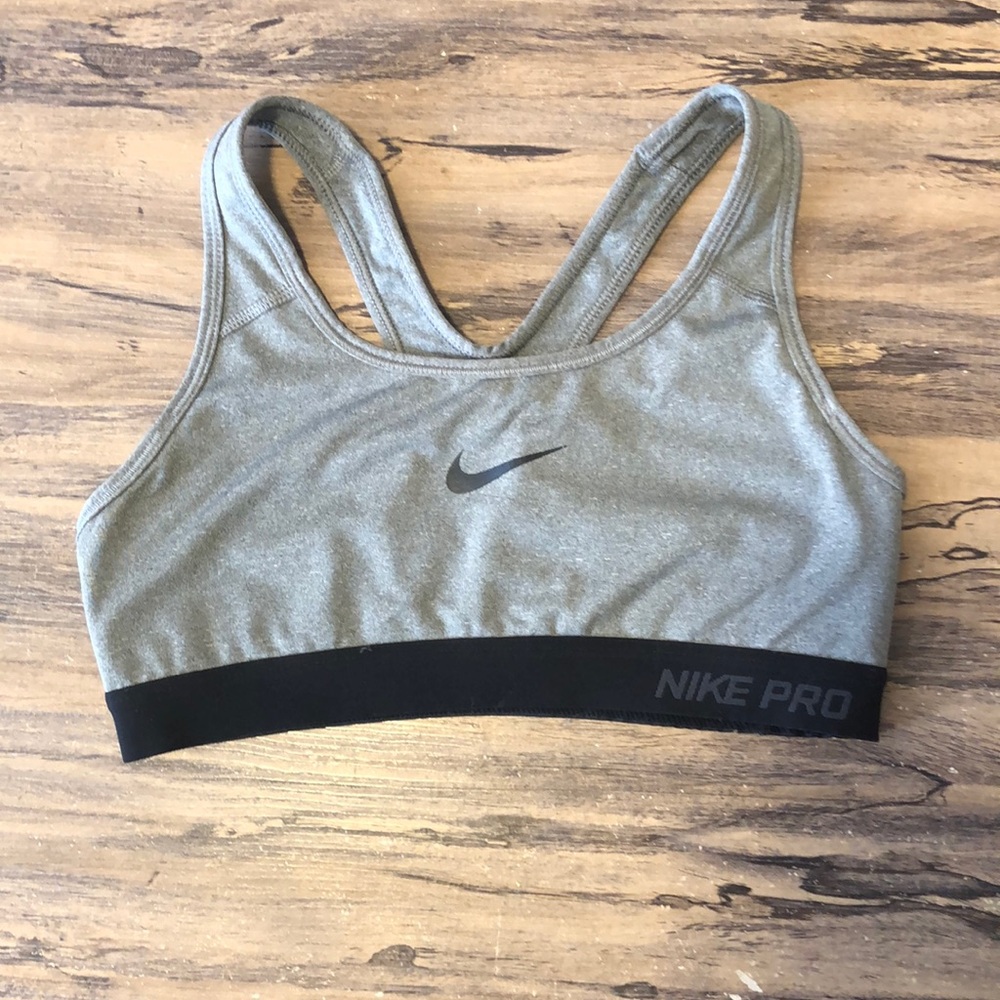 💕 3/$40💕 Nike Pro Women's Gray Sports Bra